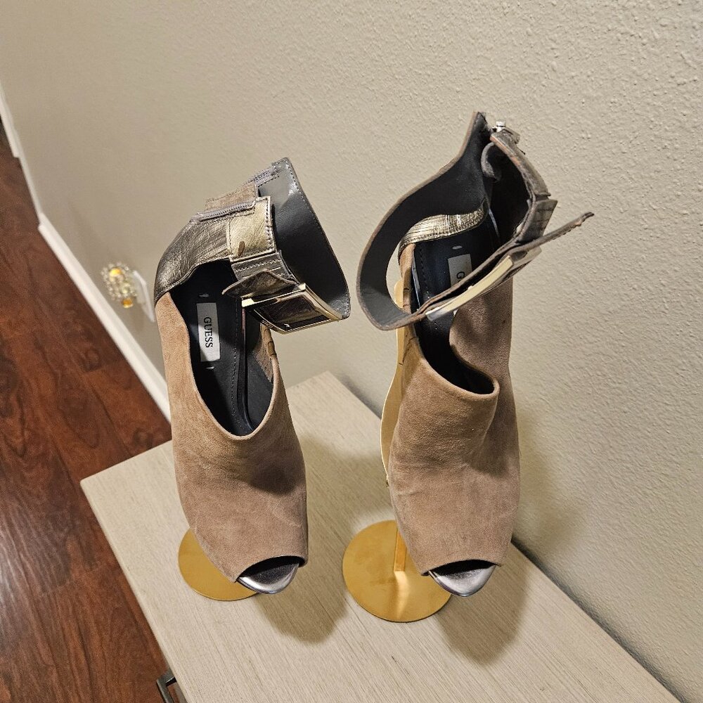 GUESS WOMEN'S HEELS SIZE 10